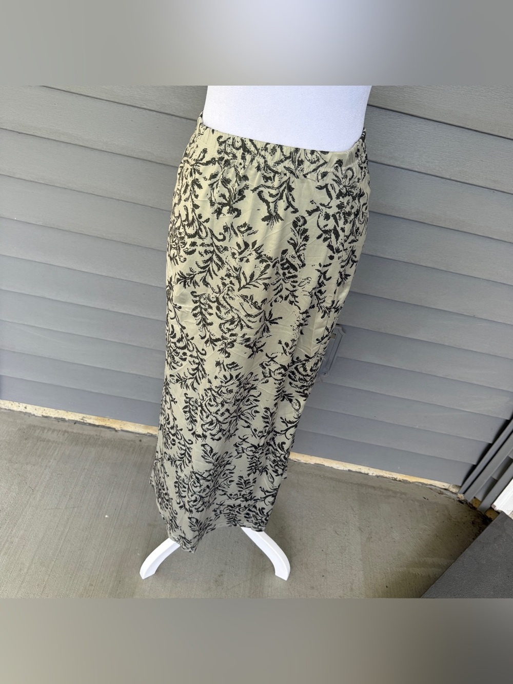 NWOT Women’s Green Floral Print High Waist Side Split Midi Skirt Size M Teacher